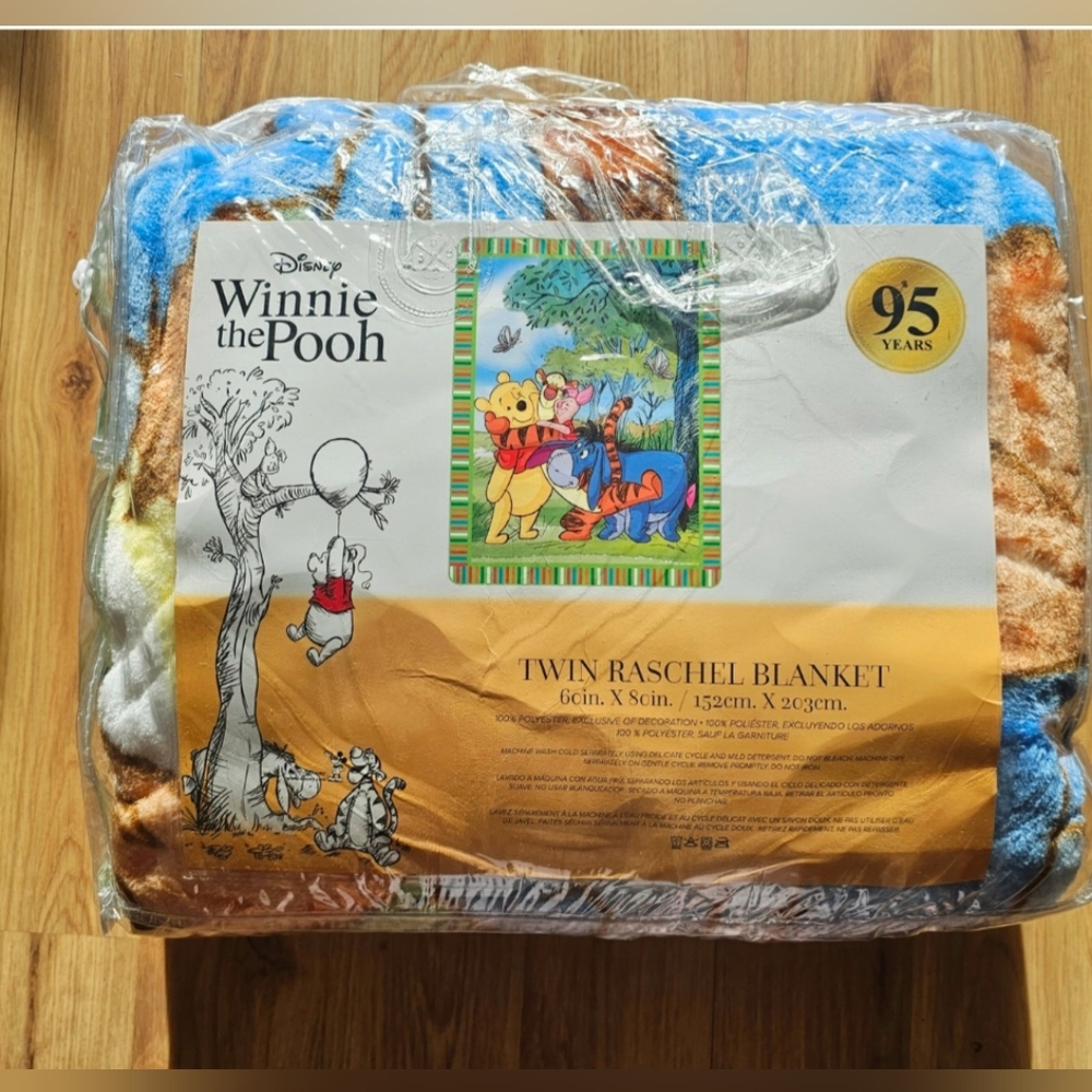 WINNIE-THE-POOH TWIN SIZE BLANKET